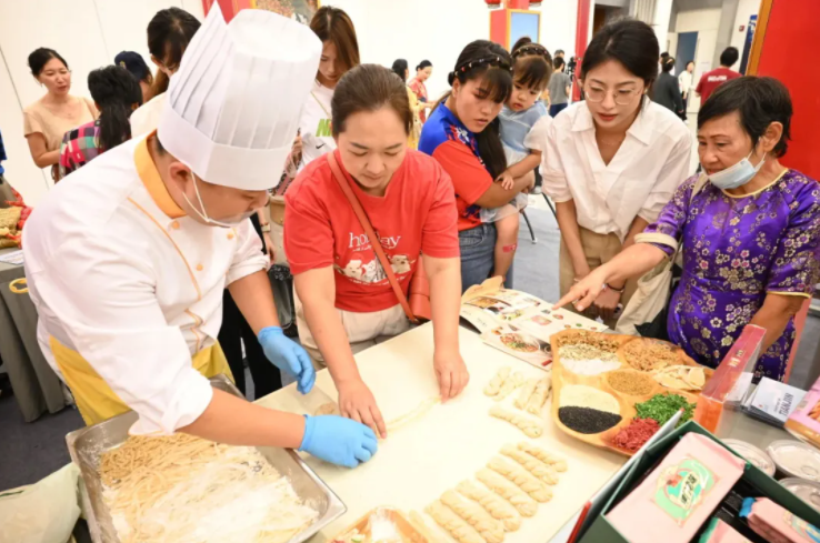 “天涯共此时 中泰月正圆”—庆中秋·天津艺术团专场演出在曼谷举行